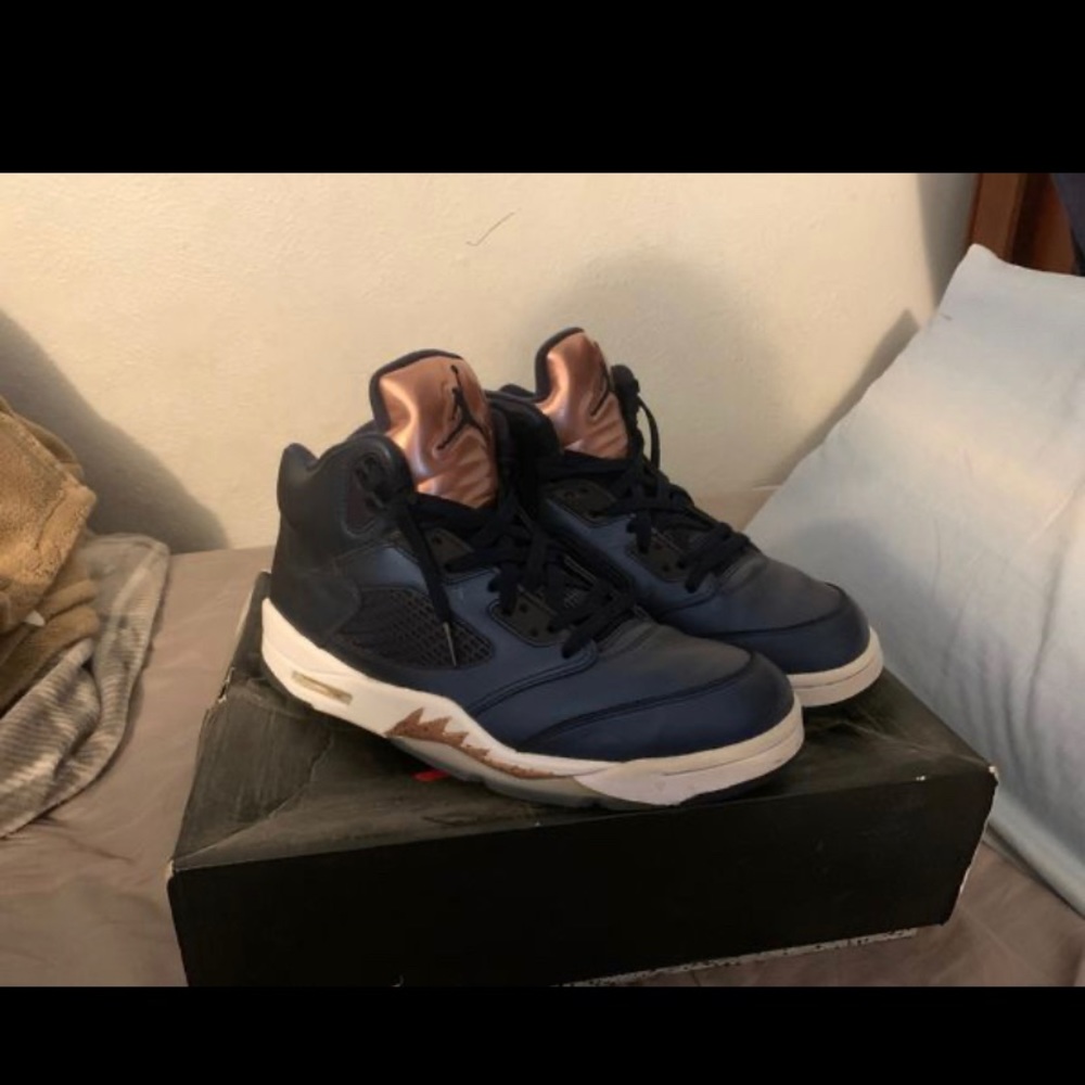 Jordan 5 bronze (10.5) good condition